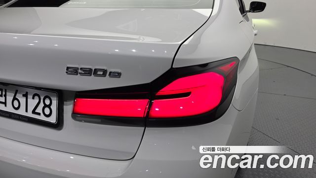 BMW 5 Series (G30) 530e Luxury 2022 — фото 29