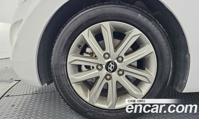 Hyundai Avante 1.6 GDi Modern Standard 2014 — фото 5
