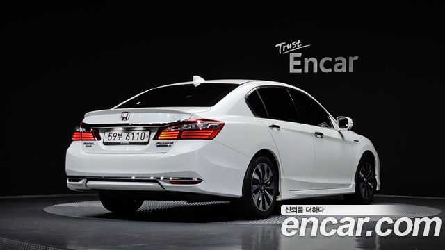 Honda Accord 2.0 Hybrid 9th 2017 — фото 2