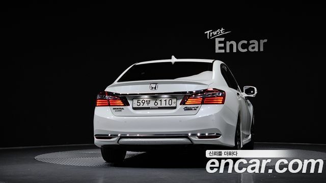 Honda Accord 2.0 Hybrid 9th 2017 — фото 4