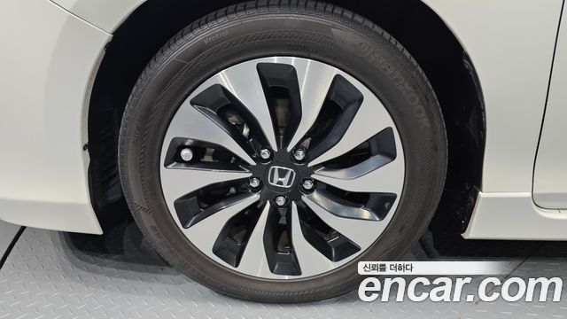 Honda Accord 2.0 Hybrid 9th 2017 — фото 5