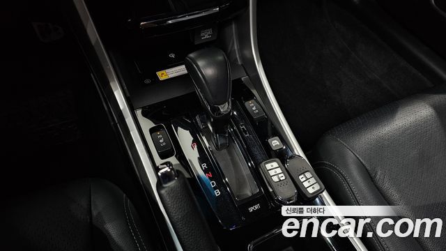 Honda Accord 2.0 Hybrid 9th 2017 — фото 9