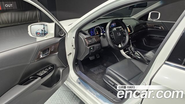 Honda Accord 2.0 Hybrid 9th 2017 — фото 10