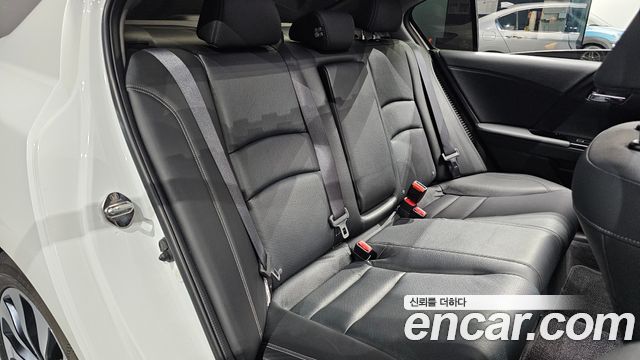 Honda Accord 2.0 Hybrid 9th 2017 — фото 11