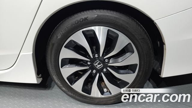 Honda Accord 2.0 Hybrid 9th 2017 — фото 21