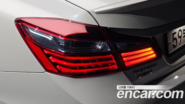 Honda Accord 2.0 Hybrid 9th 2017 — фото 23