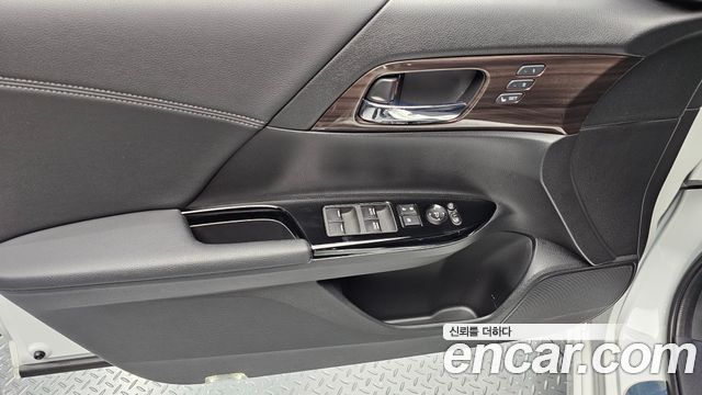 Honda Accord 2.0 Hybrid 9th 2017 — фото 24