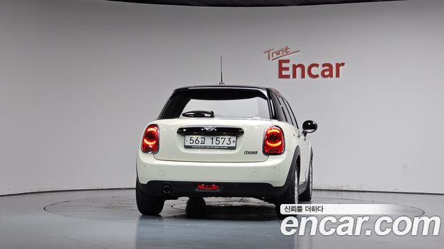 MINI Cooper 5Door Standard 3rd 2018 — фото 4