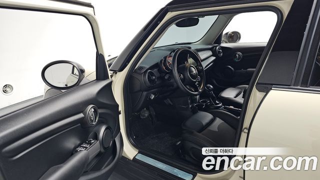 MINI Cooper 5Door Standard 3rd 2018 — фото 10