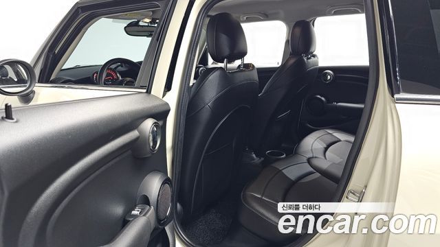 MINI Cooper 5Door Standard 3rd 2018 — фото 12