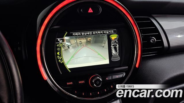 MINI Cooper 5Door Standard 3rd 2018 — фото 20