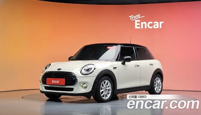 MINI Cooper 5Door Standard 3rd 2018 — фото 1