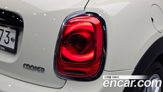 MINI Cooper 5Door Standard 3rd 2018 — фото 23