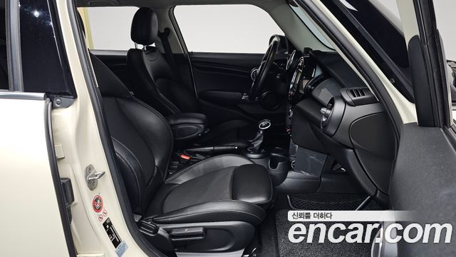 MINI Cooper 5Door Standard 3rd 2018 — фото 26