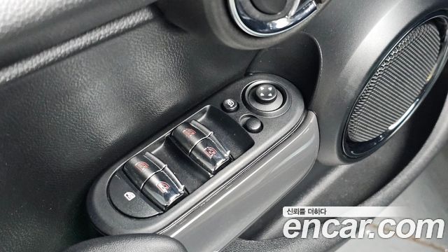 MINI Cooper 5Door Standard 3rd 2018 — фото 29