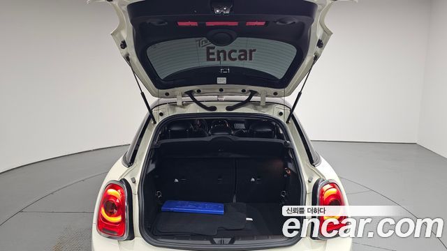 MINI Cooper 5Door Standard 3rd 2018 — фото 31