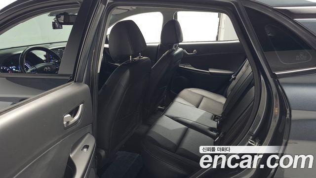 Hyundai Kona 1.6 Turbo 2WD Modern pop 2019 — фото 12