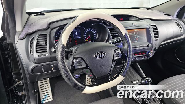 Kia K3 Koup Luxury 2017 — фото 13