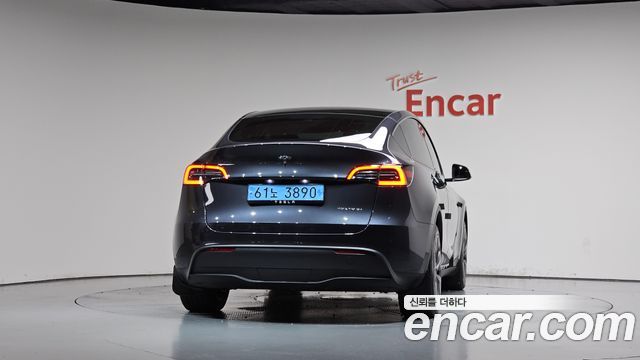 Tesla Model Y Long Range AWD 2024 — фото 4