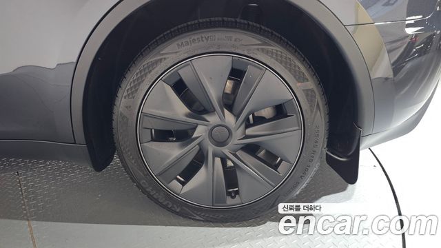 Tesla Model Y Long Range AWD 2024 — фото 21