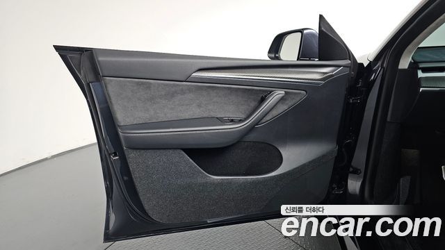 Tesla Model Y Long Range AWD 2024 — фото 24