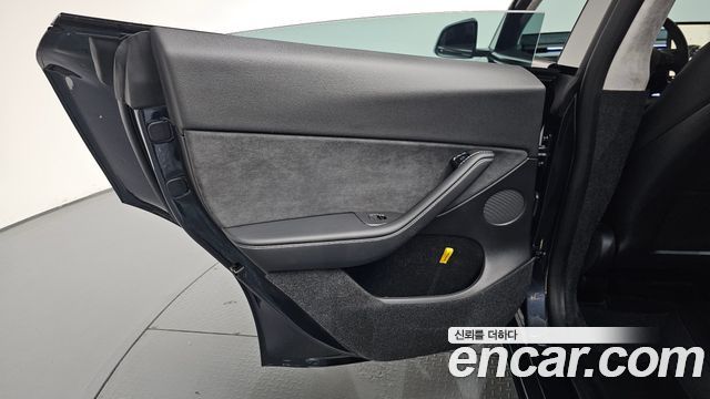 Tesla Model Y Long Range AWD 2024 — фото 25