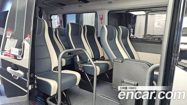 Hyundai Solati 15-seater Luxury 2025 — фото 12