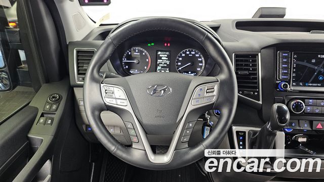 Hyundai Solati 15-seater Luxury 2025 — фото 13