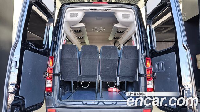 Hyundai Solati 15-seater Luxury 2025 — фото 20