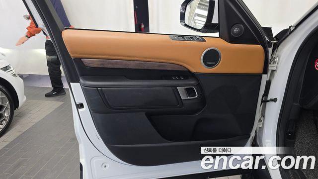 Land Rover Discovery 5 3.0 SD6 HSE Luxury 2019 — фото 24