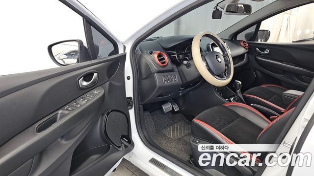 Renault Korea Clio Intens 2018 — фото 10
