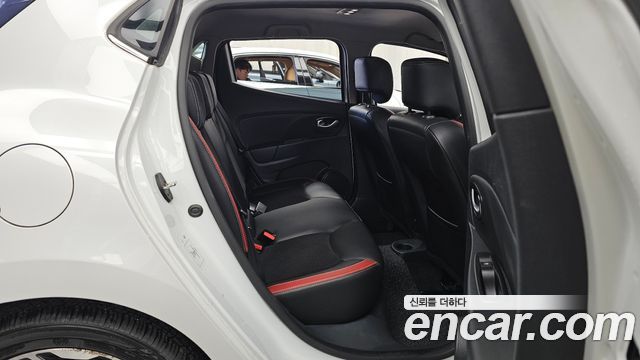 Renault Korea Clio Intens 2018 — фото 12