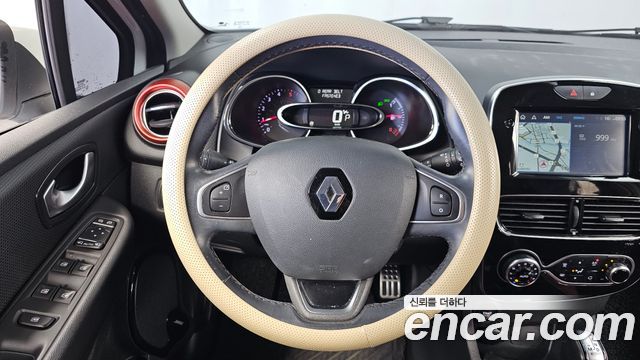 Renault Korea Clio Intens 2018 — фото 13