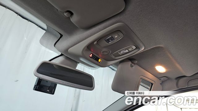 Renault Korea Clio Intens 2018 — фото 16