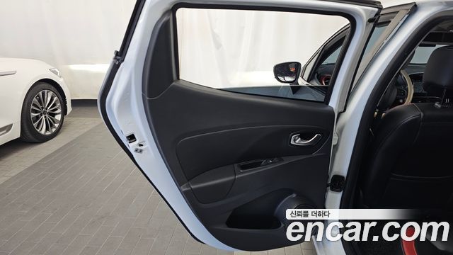 Renault Korea Clio Intens 2018 — фото 25