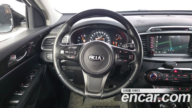 Kia Sorento Diesel 2.0 2WD Noblesse Special 2015 — фото 13