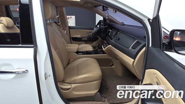 Kia Carnival 9-seater Prestige 2015 — фото 11