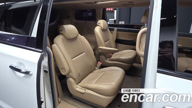 Kia Carnival 9-seater Prestige 2015 — фото 12