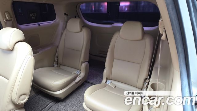 Kia Carnival 9-seater Prestige 2015 — фото 13