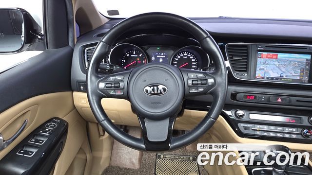 Kia Carnival 9-seater Prestige 2015 — фото 14