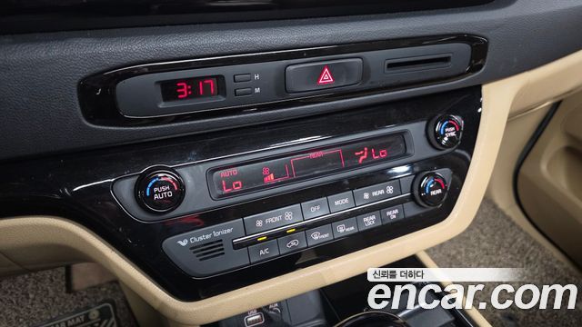Kia Carnival 9-seater Prestige 2015 — фото 17