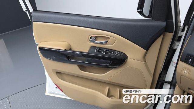 Kia Carnival 9-seater Prestige 2015 — фото 25