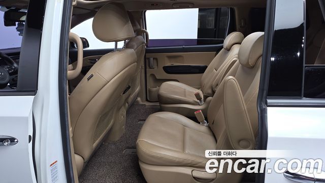 Kia Carnival 9-seater Prestige 2015 — фото 26