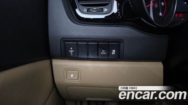Kia Carnival 9-seater Prestige 2015 — фото 28