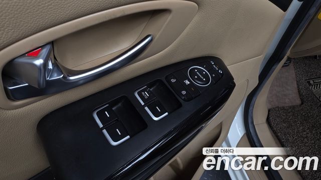 Kia Carnival 9-seater Prestige 2015 — фото 29