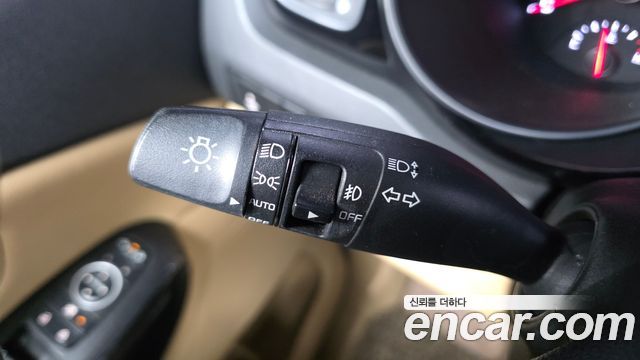 Kia Carnival 9-seater Prestige 2015 — фото 30