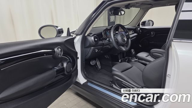 MINI Cooper Classic Plus 3rd 2024 — фото 10