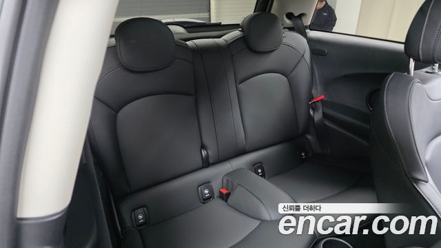 MINI Cooper Classic Plus 3rd 2024 — фото 11