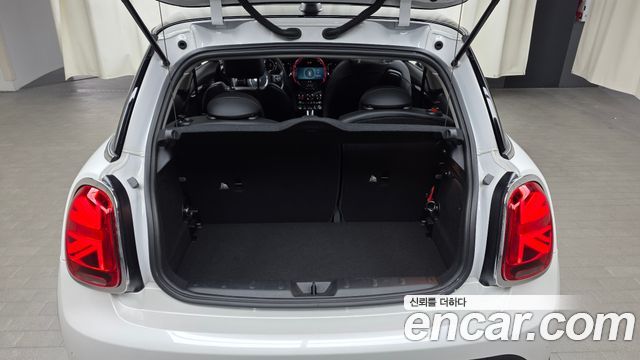 MINI Cooper Classic Plus 3rd 2024 — фото 16