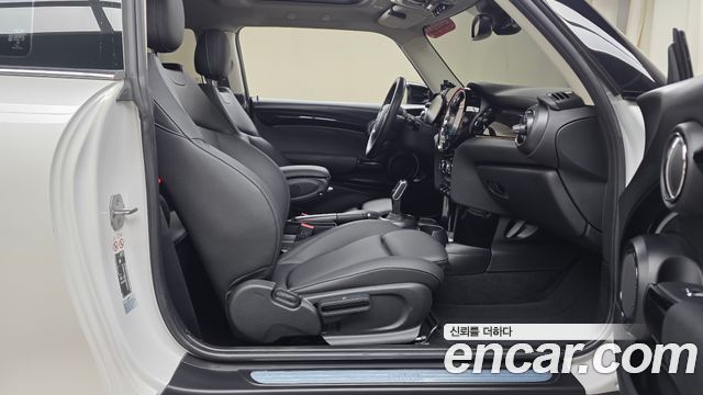 MINI Cooper Classic Plus 3rd 2024 — фото 26